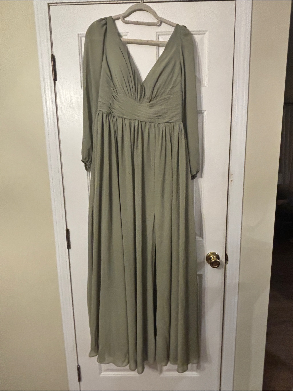 Elegant Celadon Green Long Sleeve V-Neck Maxi Dress